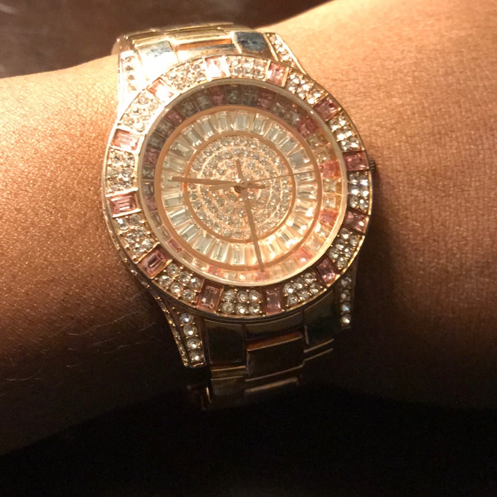 Victoria Watch - Picture 3 of 11